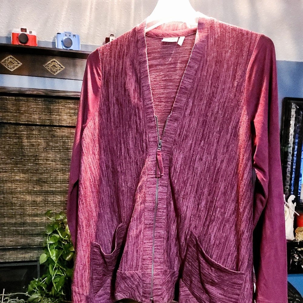 Logo size medium fits like 2x oversized cardigan